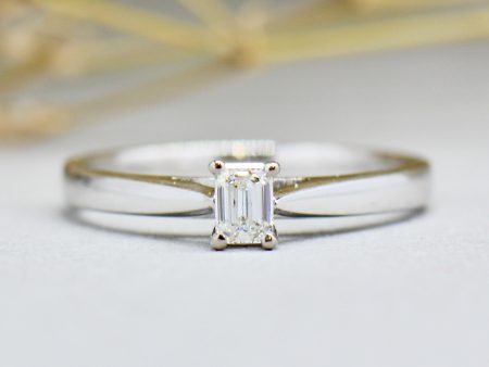 18ct White Gold VS1 Solitaire Diamond Engagement Ring (0.25ct) Hot on Sale